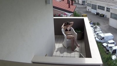 Spying üzerinde benim genç oda arkadaşı Mastürbasyon üzerinde the balkon